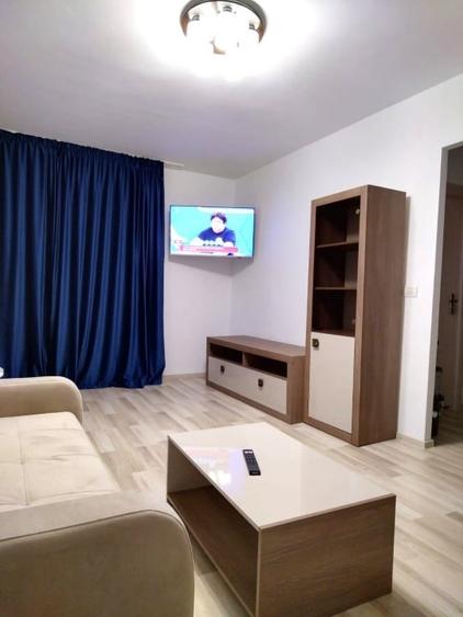 Apartament cu 3 camere decomandat, mobilat în Bere