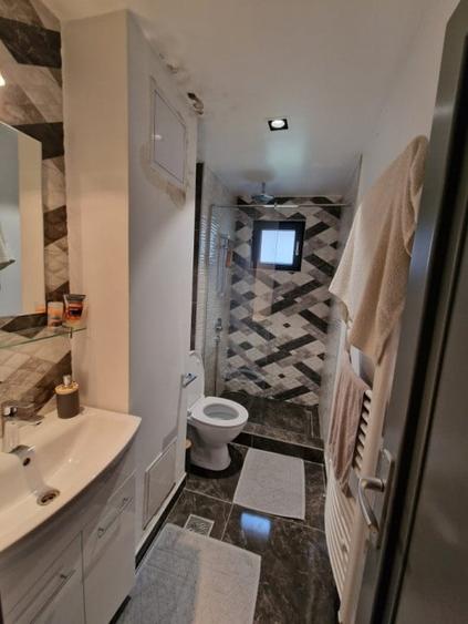 Apartament cu 2 camere semidecomandat, mobilat în Central