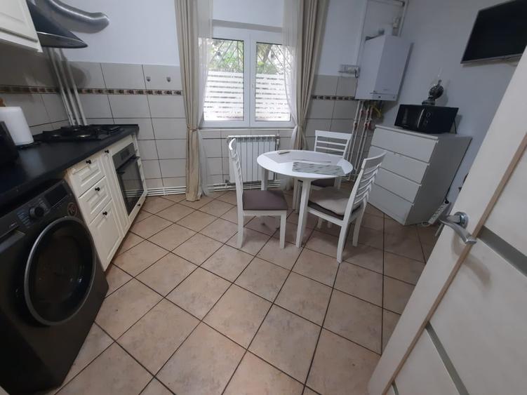 Apartament cu 2 camere decomandat în 13 Septembrie