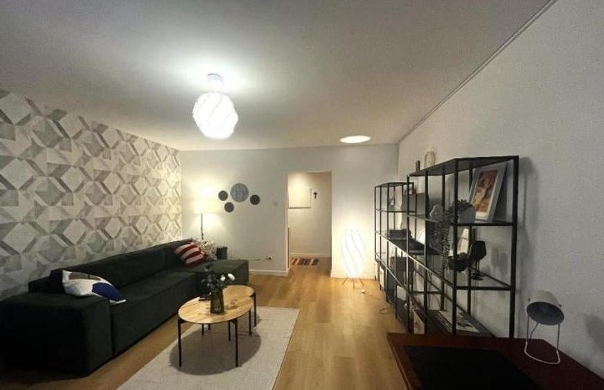 Apartament cu 2 camere decomandat, mobilat în Nerva Traian
