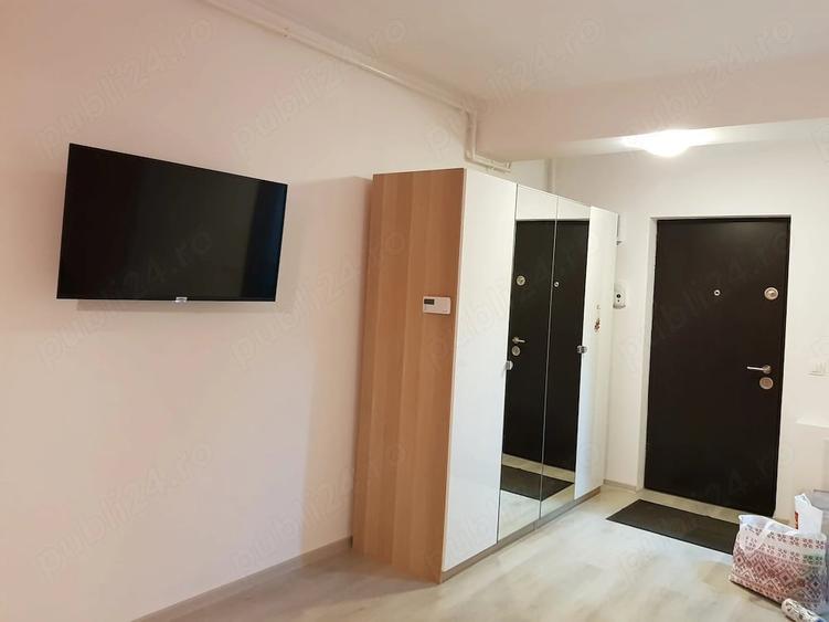 Garsonieră decomandată în Vest