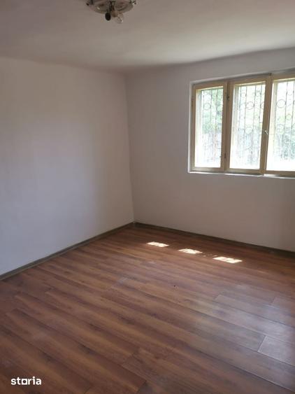 Casă cu 2 camere cu Teren 1000 Mp în Central