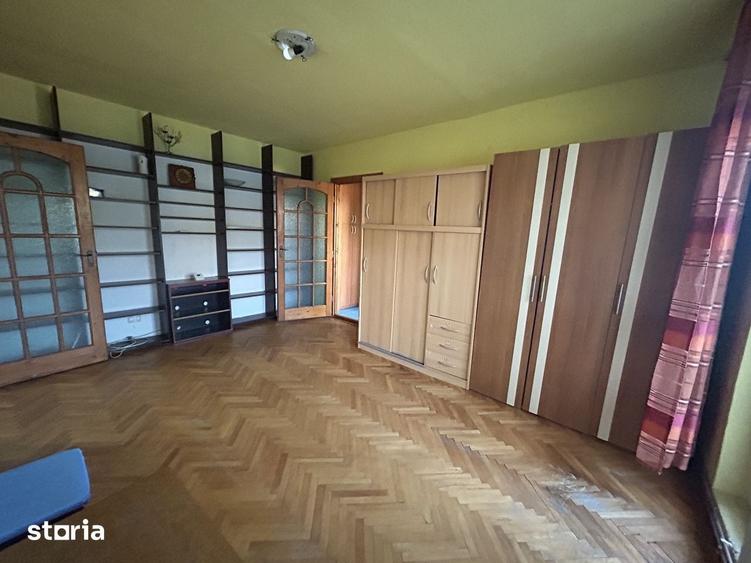 Apartament cu 2 camere semidecomandat în Soarelui