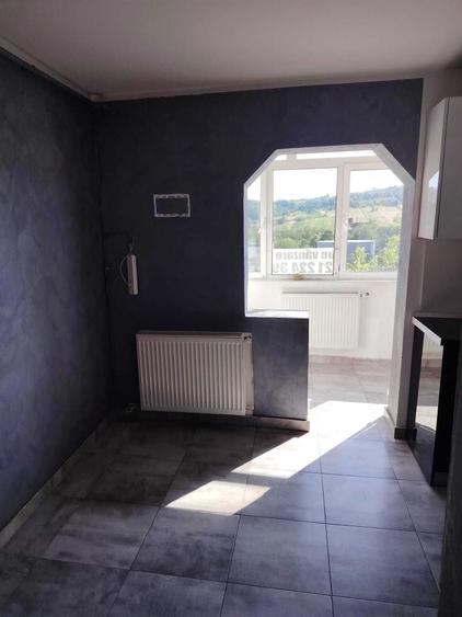 Apartament cu 3 camere decomandat în Mătăsari