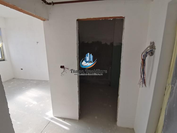 Apartament cu 3 camere semidecomandat în Dărmănești