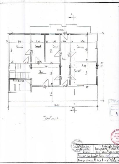 Casă individuală cu 5 camere cu Teren 896 Mp în Central