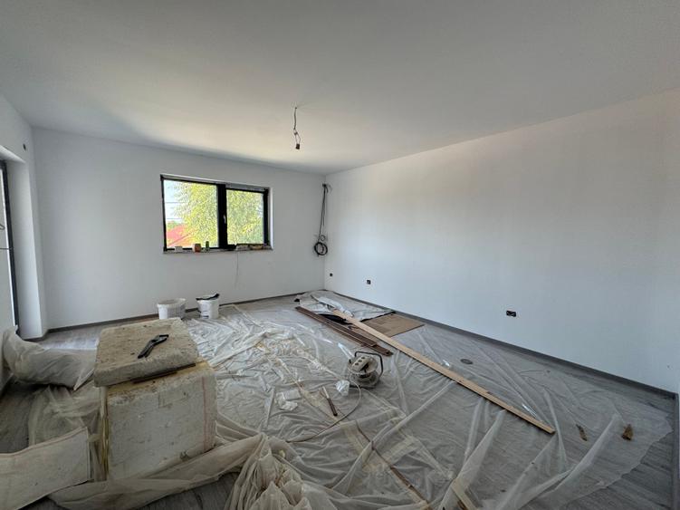 Casă individuală cu 4 camere cu Canalizare în Pipera