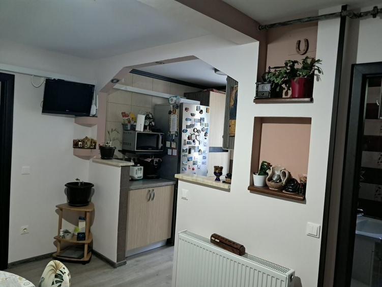 Apartament cu 2 camere decomandat în Precista