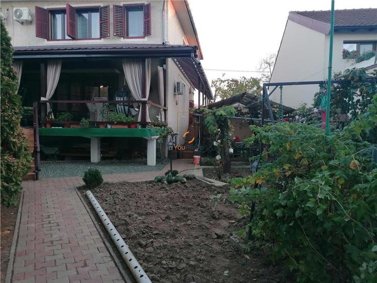 Casă cu 9 camere cu Teren 300 Mp în Lunei