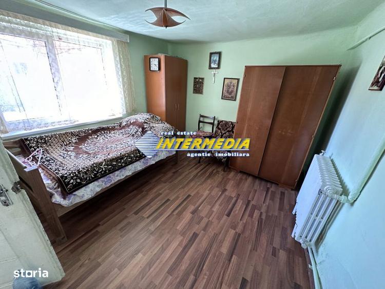 Casă cu 3 camere cu Canalizare în Central