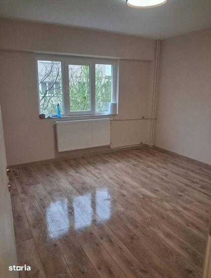 Garsonieră decomandată în Decebal