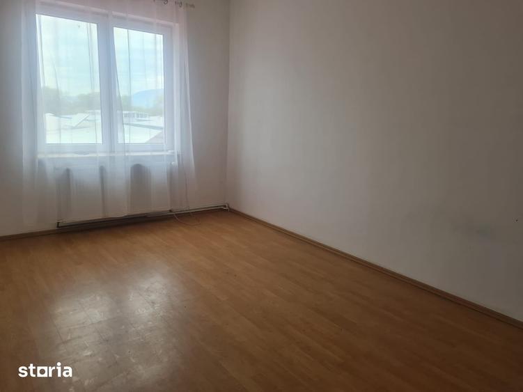 Spațiu comercial, de 110 mp, în Tractorul