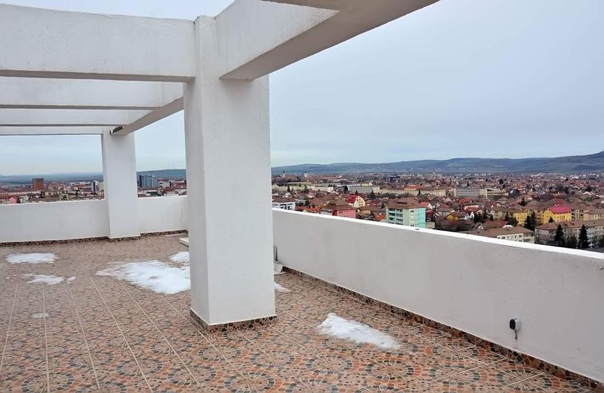 Penthouse cu 3 camere decomandat în Hipodrom 3