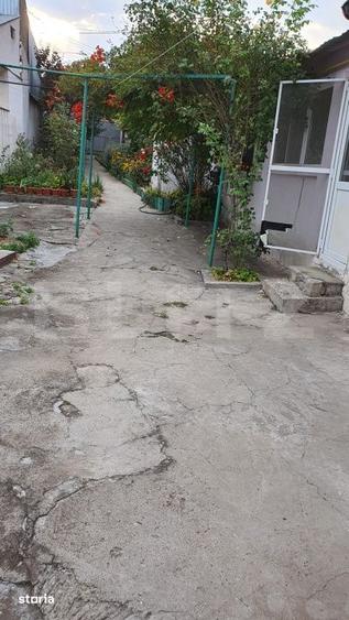 Casă cu 2 camere cu Teren 445 Mp în Piața Centrală