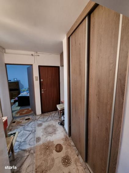 Apartament cu 2 camere decomandat, mobilat în Faleza Nord