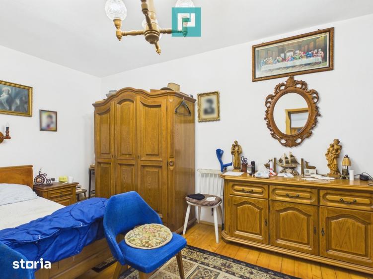 Casă cu 6 camere cu Teren 3000 Mp în Central