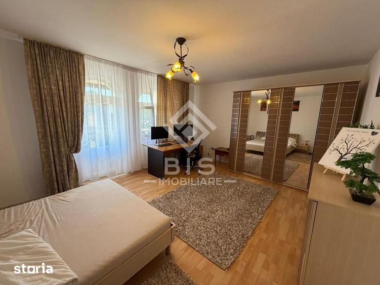 Casă cu 10 camere cu Teren 1400 Mp în Unirea