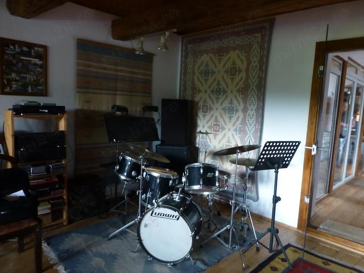 Casă cu Teren 2850 Mp în Brebu