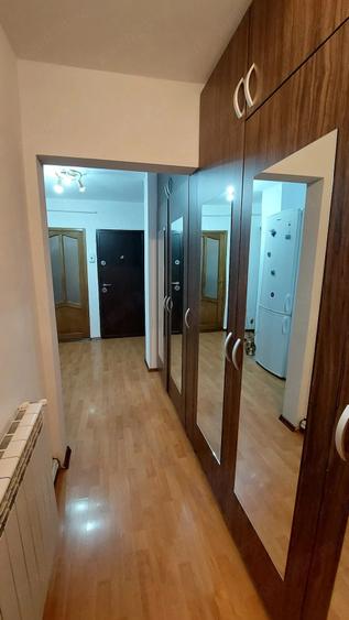 Apartament cu 3 camere decomandat în Siderurgiștilor