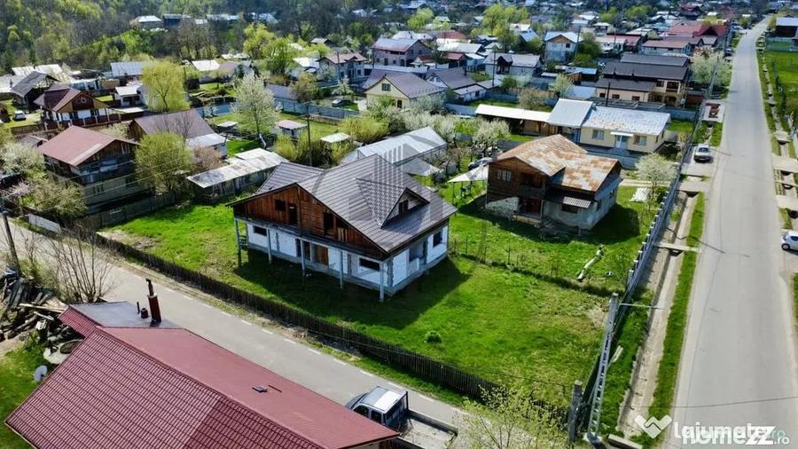 Casă cu 7 camere cu Teren 795 Mp în Năruja