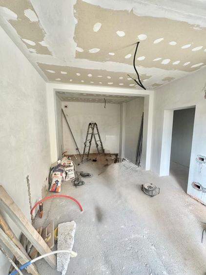 Casă individuală cu 7 camere cu Canalizare în Central