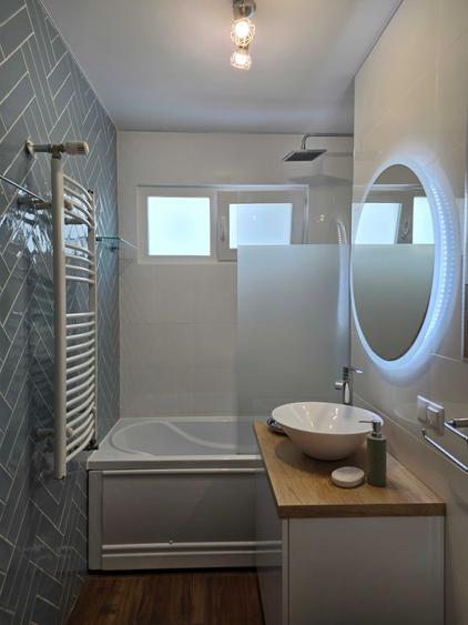 Apartament cu 3 camere semidecomandat în Socola