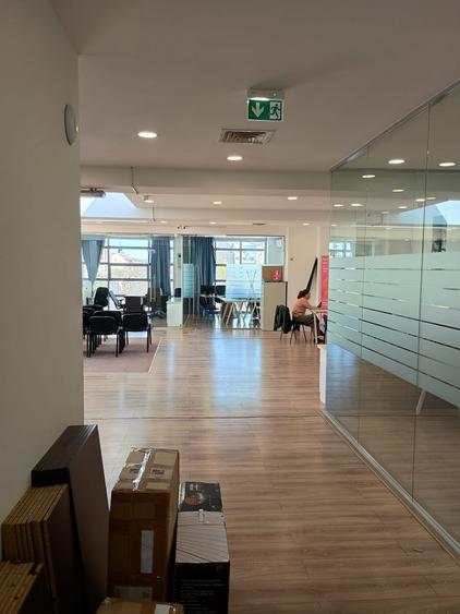 Birou, de 256 mp, în Unirii