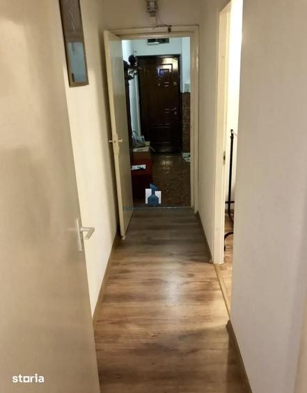 Apartament cu 3 camere semidecomandat în Berceni