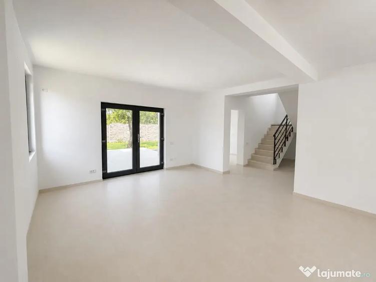 Casă cu 4 camere cu Teren 550 Mp în Crevedia
