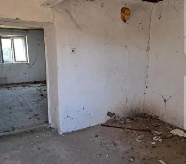 Casă cu Teren 1988 Mp în Central