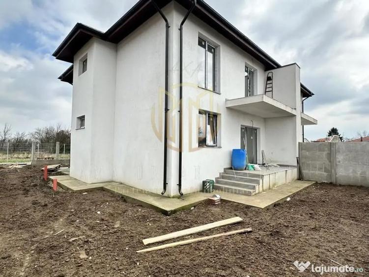 Casă cu 5 camere cu Teren 280 Mp în Central