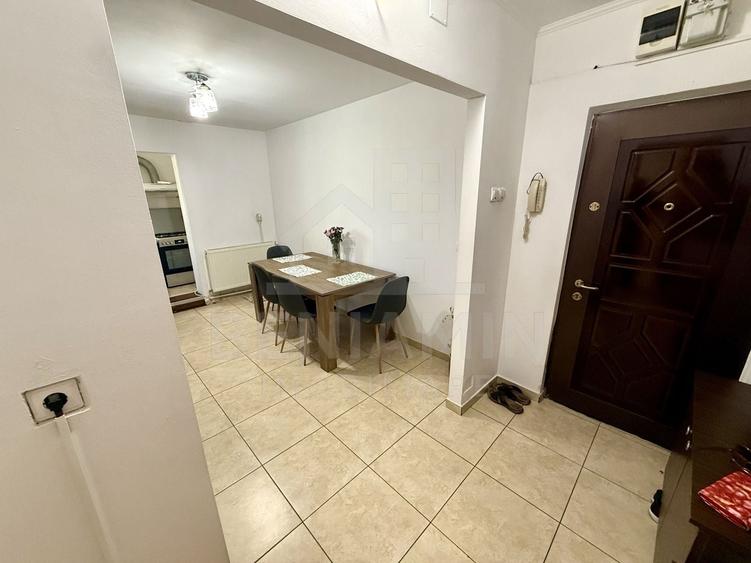 Apartament cu 3 camere decomandat în Craiovița Nouă