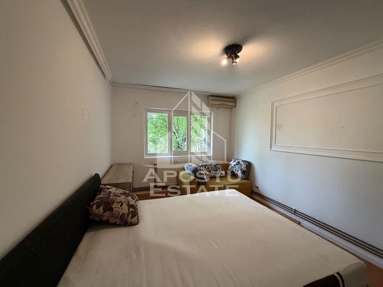 Apartament cu 3 camere decomandat în Lipovei