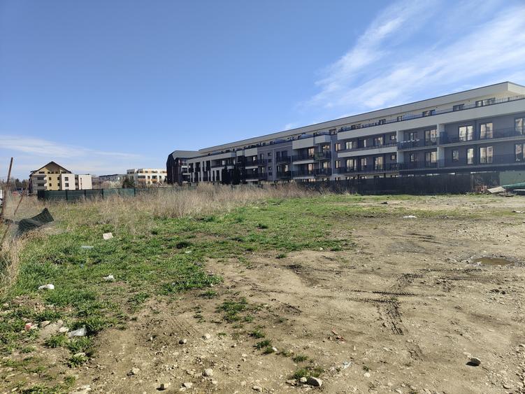 Teren Construcții intravilan de 700 mp, în Tractorul