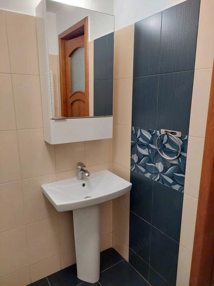 Apartament cu 3 camere decomandat în Tractorul
