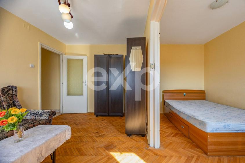 Apartament cu 3 camere semidecomandat în Șagului