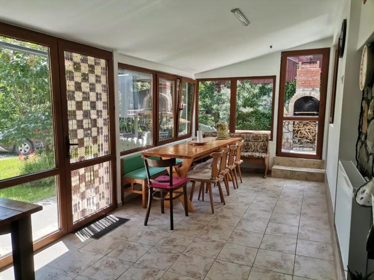 Casă cu 5 camere în Valea Alba