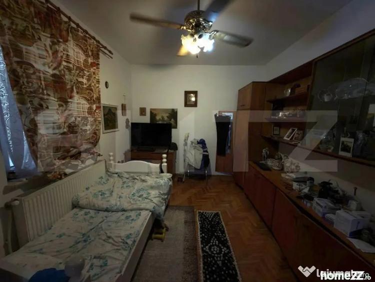 Casă cu 7 camere cu Teren 776 Mp în Păulești