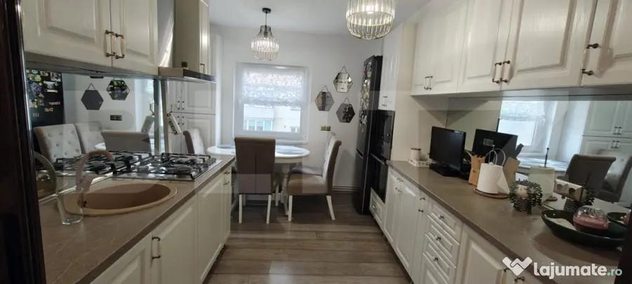 Apartament cu 4 camere decomandat în Central