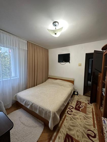 Apartament cu 2 camere decomandat în Podu Roș