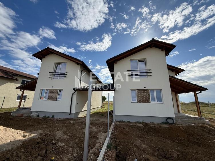 Duplex cu 4 camere cu Canalizare în Moșnița Nouă