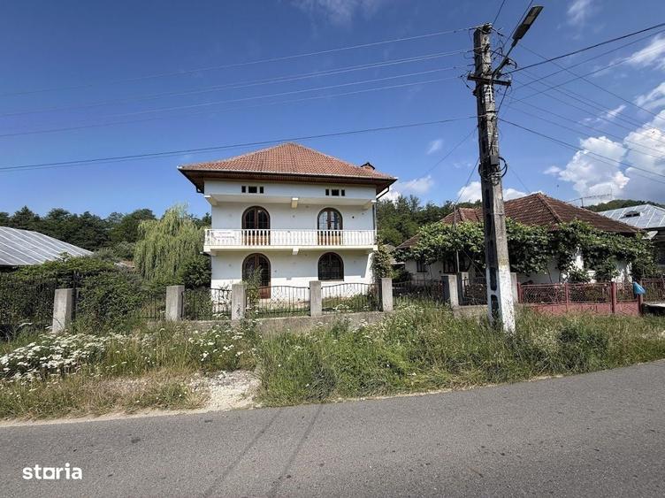 Casă cu 4 camere în Central