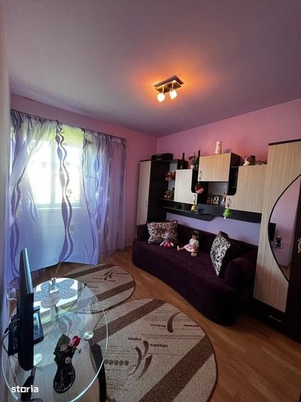 Apartament cu 3 camere decomandat în Gușterița