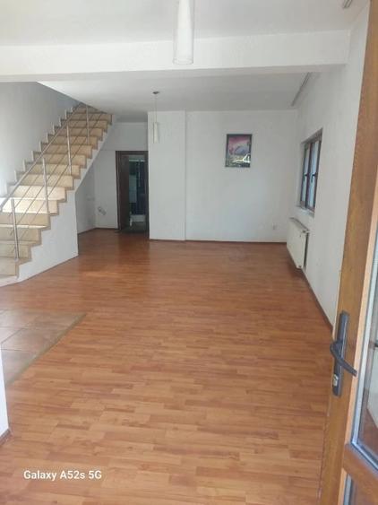 Casă individuală cu 5 camere cu Canalizare în Bucureștii Noi