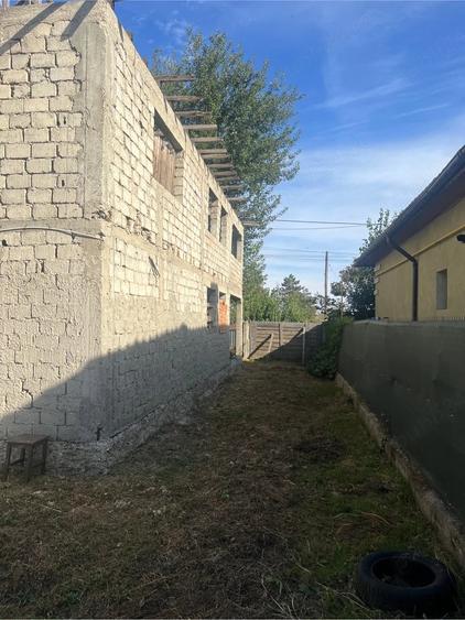 Casă cu Teren 468 Mp în Mărăcineni