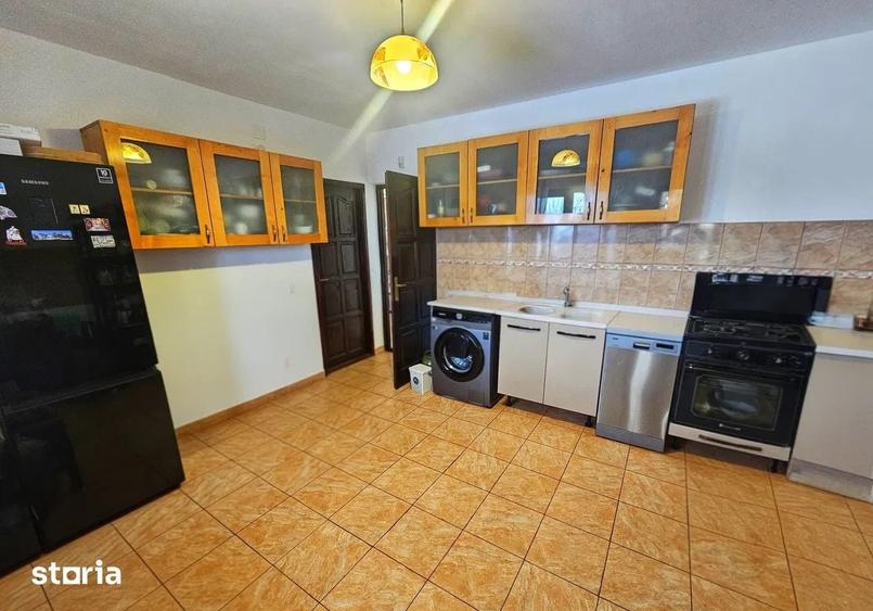 Casă cu 6 camere cu Teren 882 Mp în Bănești