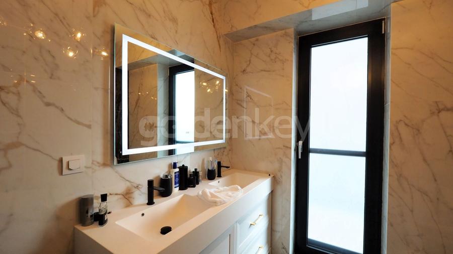 Apartament cu 5 camere semidecomandat în Șoseaua Nordului