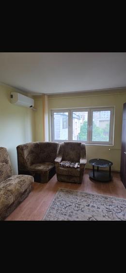 Apartament cu 3 camere decomandat în Crângași