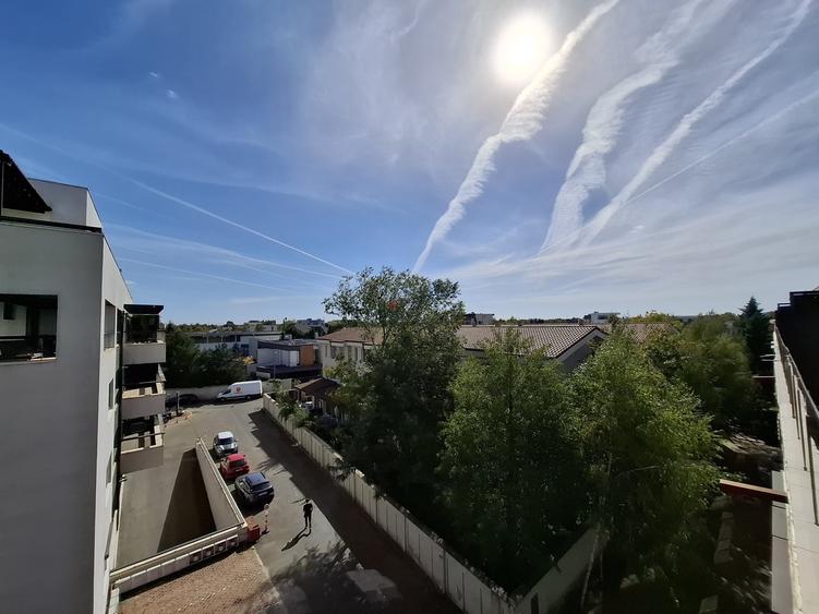 Apartament cu 4 camere semidecomandat, mobilat în Pipera