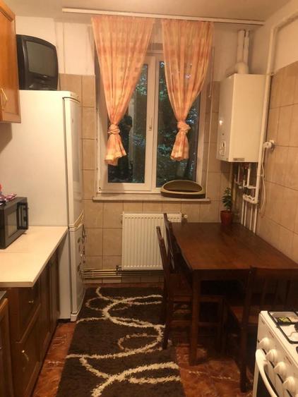 Apartament cu 3 camere semidecomandat în Radu Negru